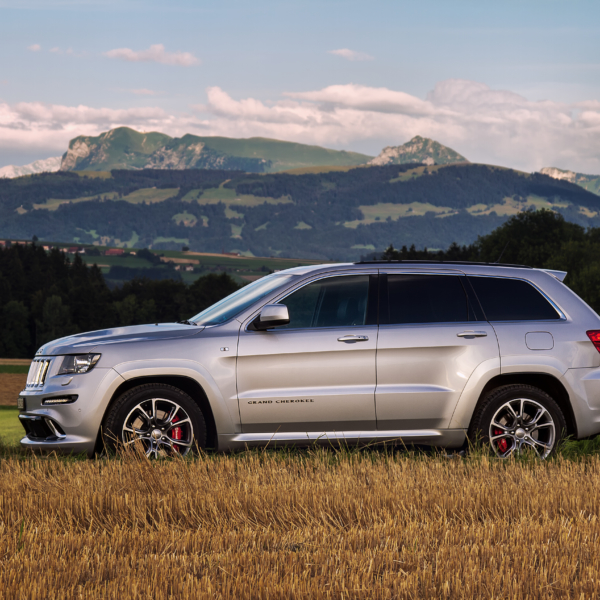 Social52.ch Product Photography -  Asphalte.ch -  Jeep Grand Cherokee SRT8
